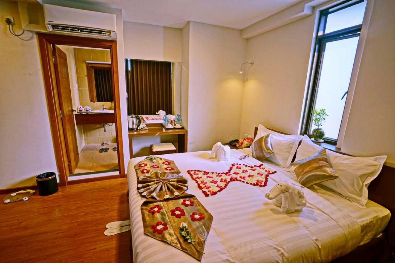 Sanctuary Hotel Mandalay Exterior foto